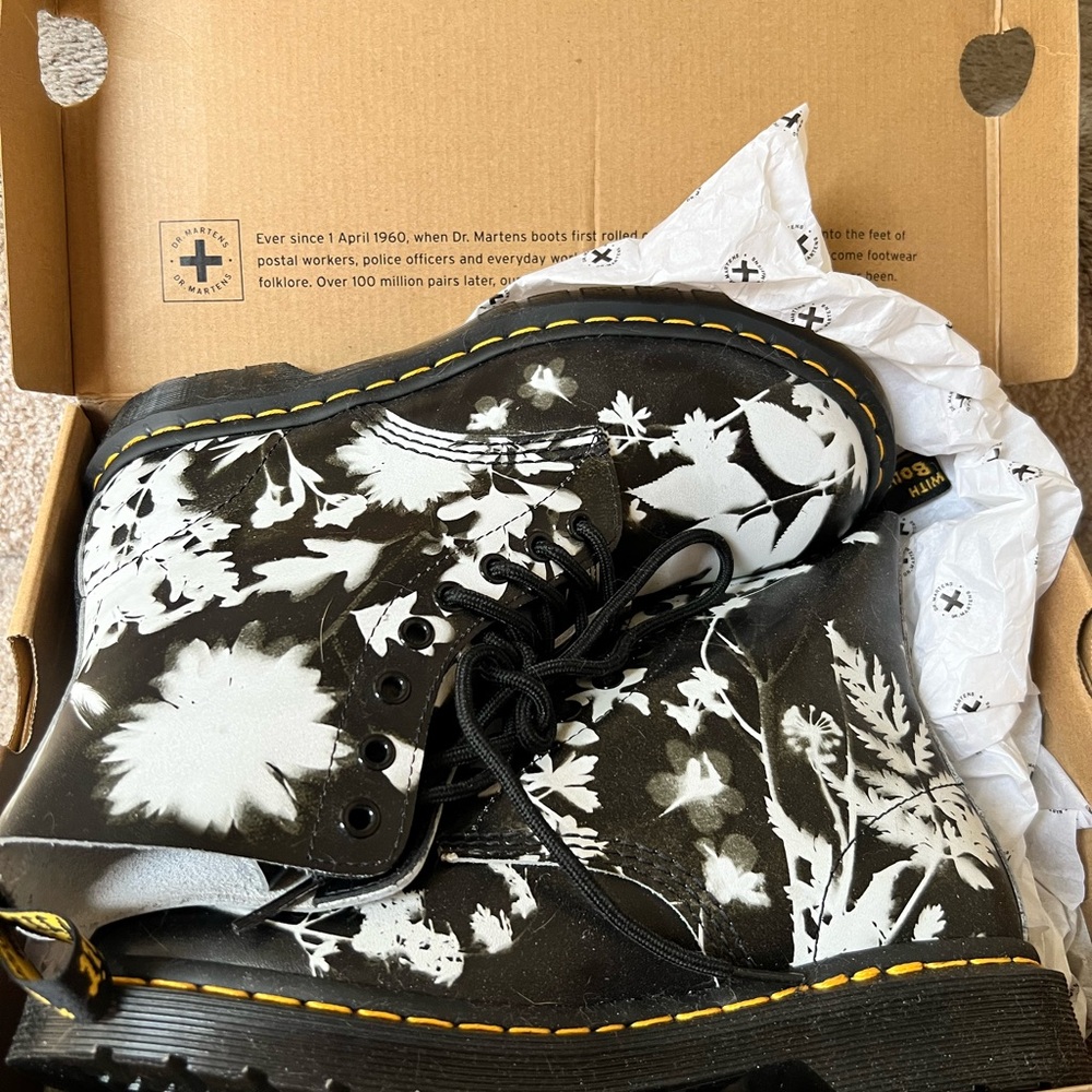 Dr. Marten 1460 Pascal Phantom Floral Boot NWT
